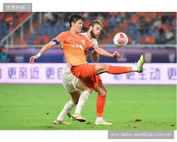 台钢雄鹰与味全龙的对决中，双方球员在攻防两端均有高光表现。